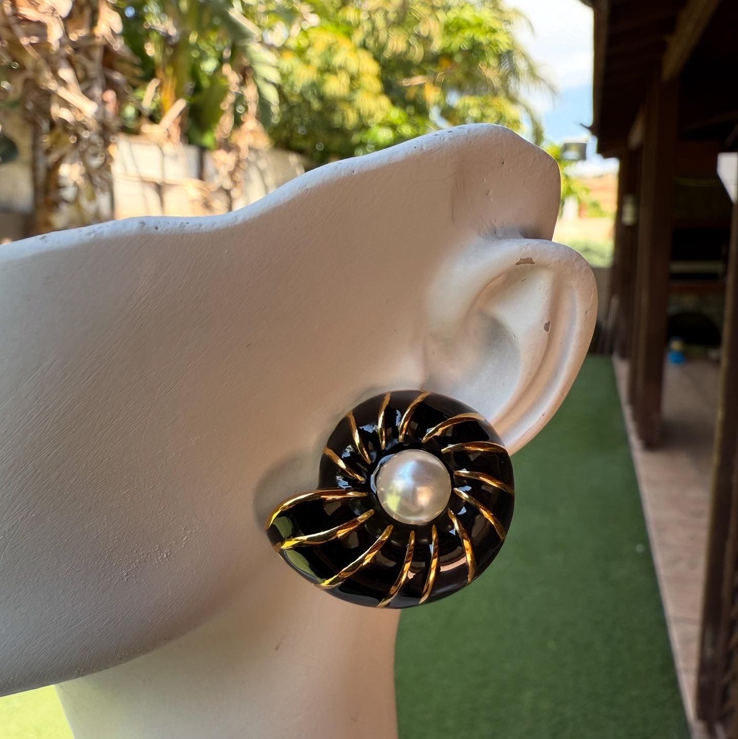 black shell earrings