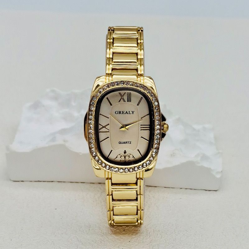 Oval vintage gold watch