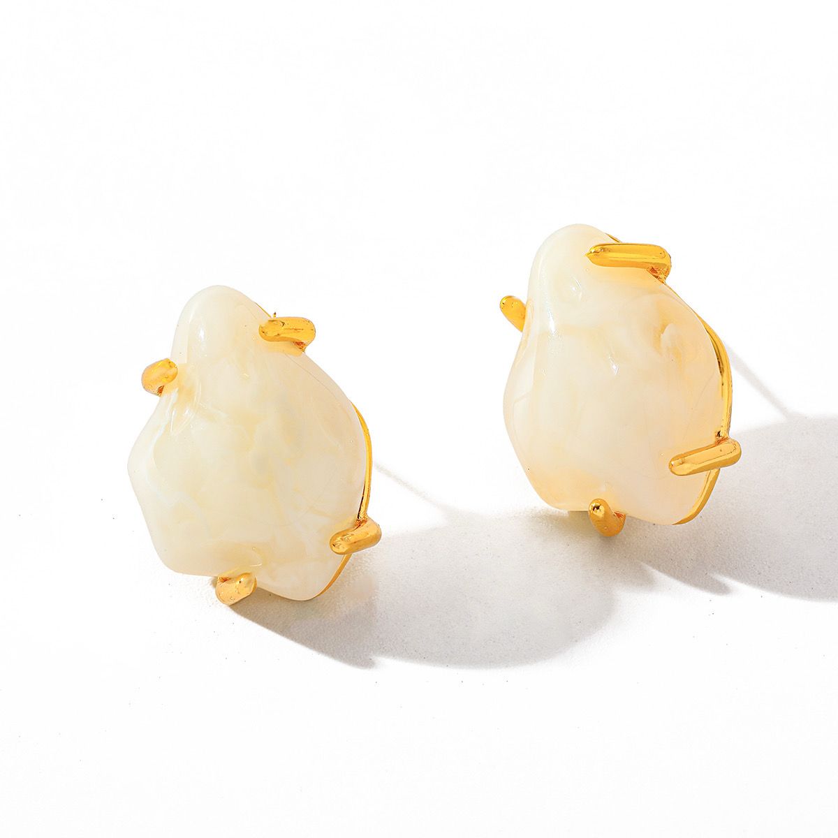 Elegant gold earrings