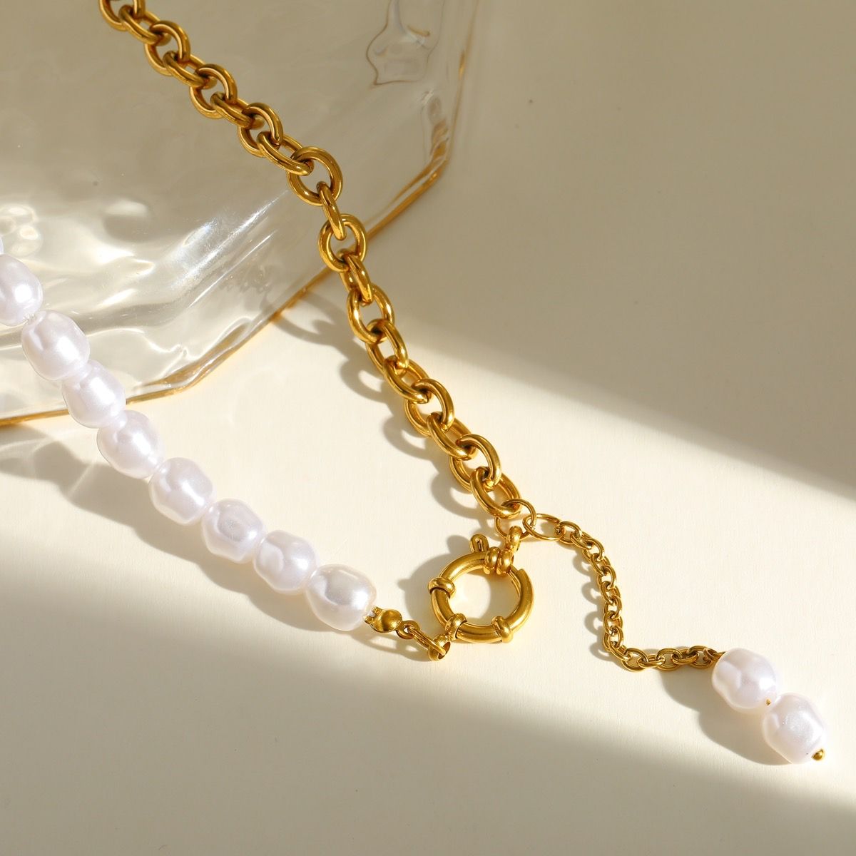Elegant pearl necklace