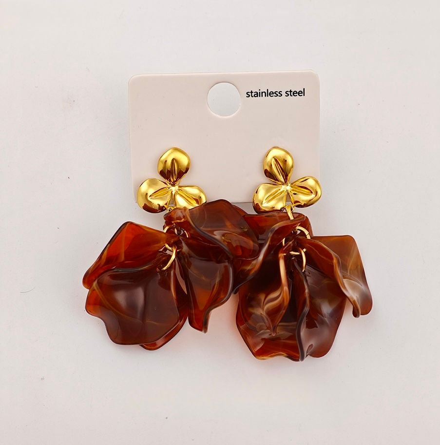 gold earrings