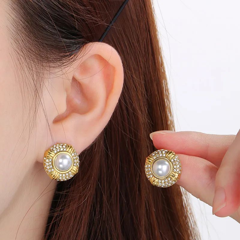 gold earrings