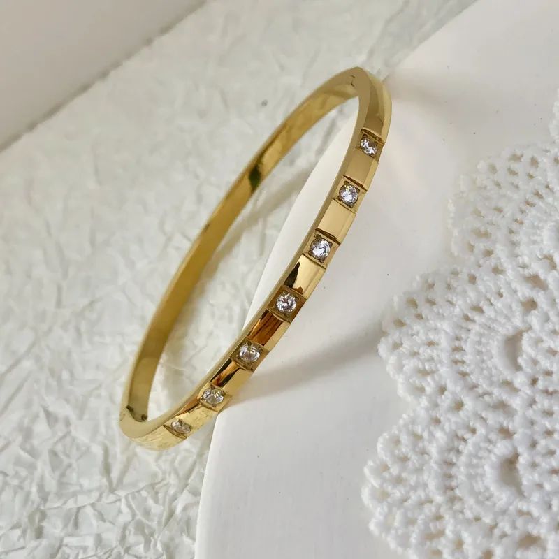 gold bracelet