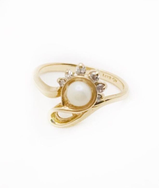14k Yellow gold Synthetic Pearl Ring with cubic zirconia and synthetic