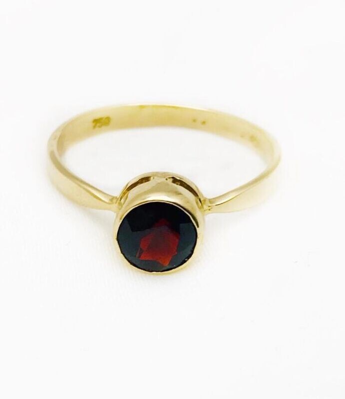 18 K Yellow Gold Genuine Garnet Stone Ring