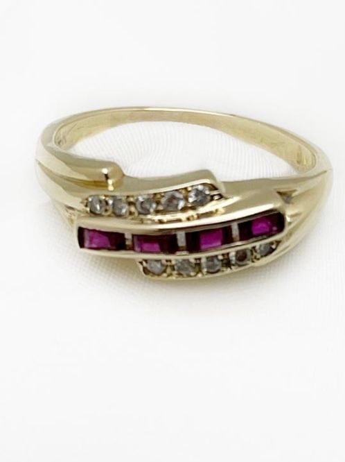 14 K Yellow Gold Cubic Zirconias and Garnet Ring