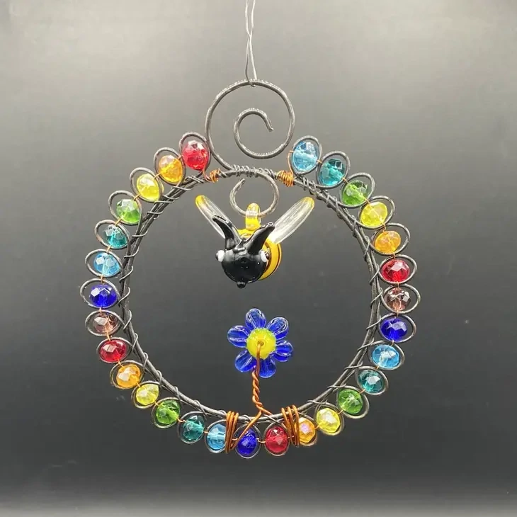 WWG Small Glass Beaded Circle w/ Glass Bee &amp; Flower