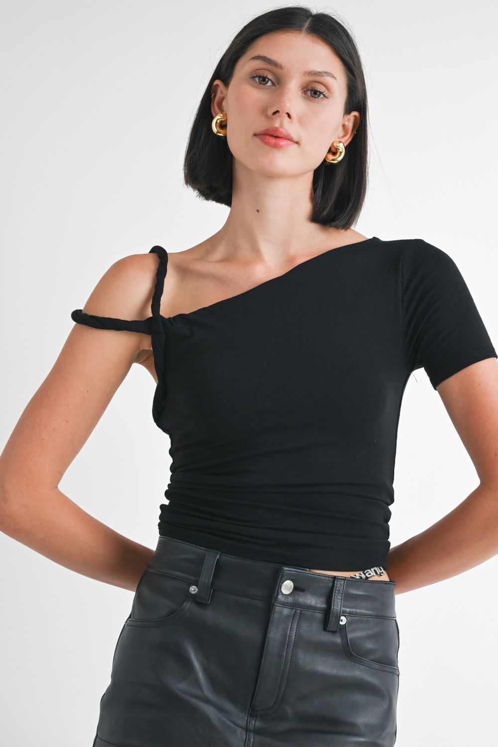 CATCH SOME TWIST SHOULDER TOP
