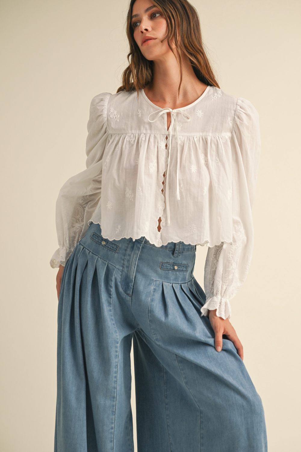LA SCALA SCALLOP EDGE PEASANT TOP