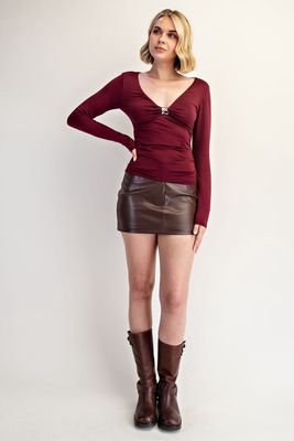 SIENNA RUCHED METAL ACCENT TOP