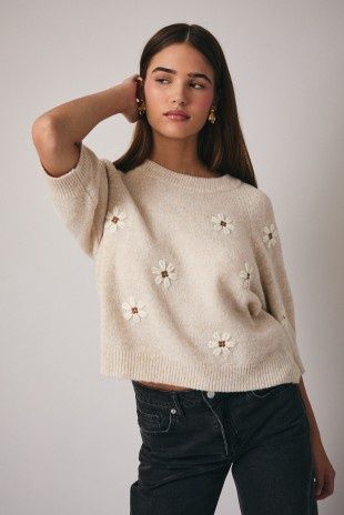 YVES SHORT SLEEVE FLOWER SWEATER