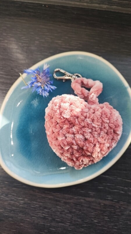 Flauschiger Herz Schlüsselanhänger