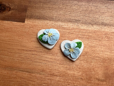 Set of 1” Forget-me-not Heart Cabachons