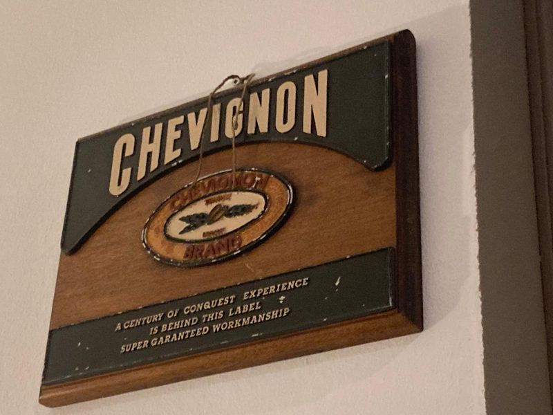 HOLZ METALL DISPLAY CHEVIGNON PARIS