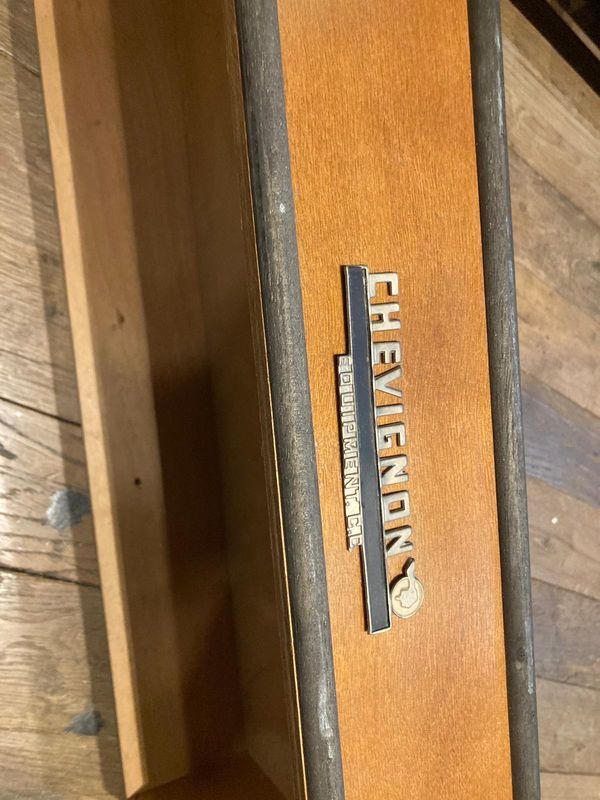 HOLZ DISPLAY CHEVIGNON PARIS