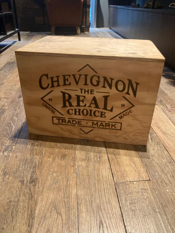 HOLZ DISPLAY CHEVIGNON PARIS