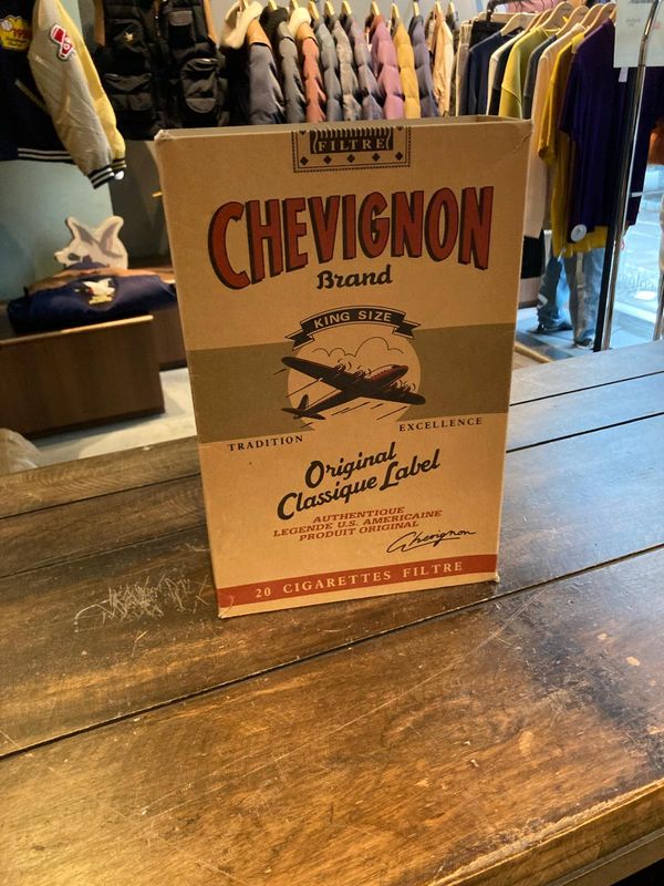 DISPLAY GROSS CHEVIGNON CIGARETTES  PARIS 1990