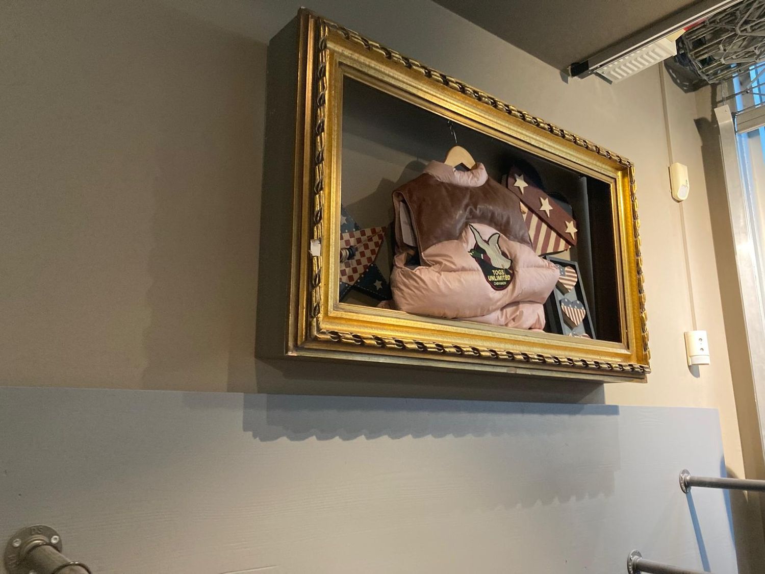 DISPLAY HOLZ CHARLES CHEVIGNON PARIS