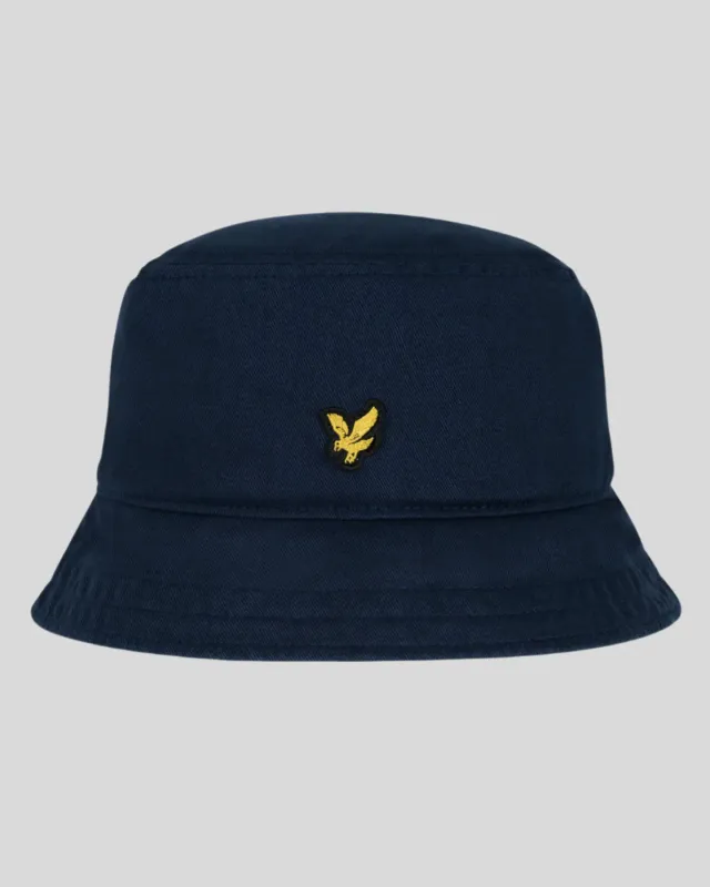 a NAVY BUCKET HAT LYLE &amp; SCOTT