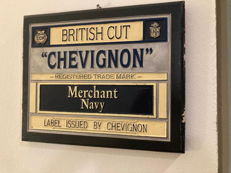 HOLZ METALL DISPLAY CHEVIGNON PARIS