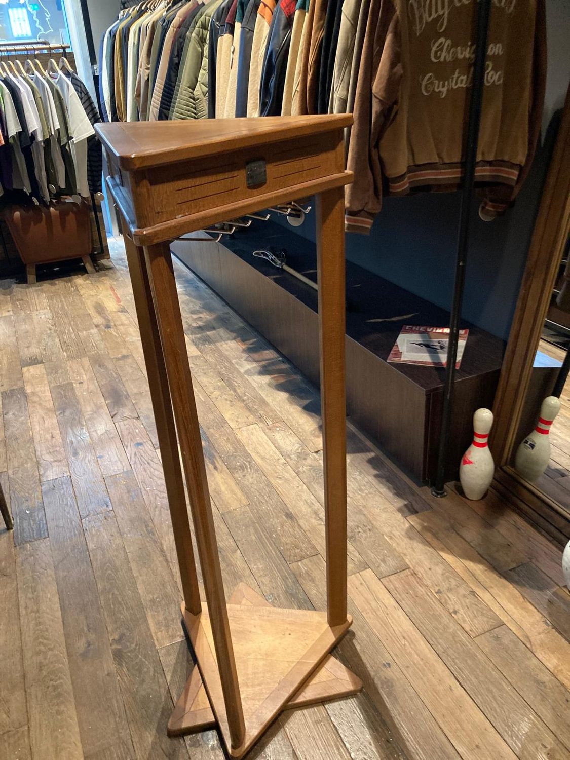 HOLZ MÖBEL CHEVIGNON PARIS