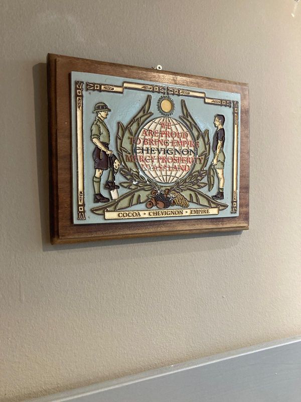 HOLZ METALL DISPLAY CHEVIGNON PARIS