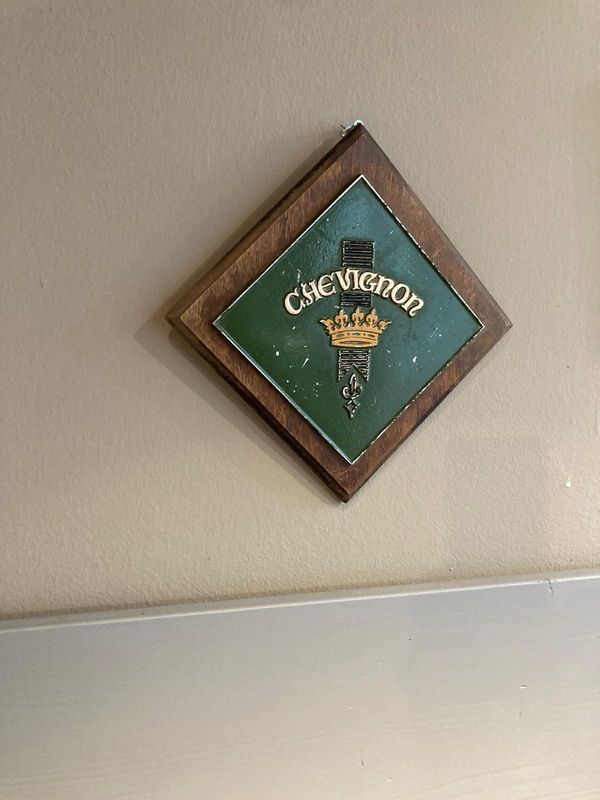 HOLZ METALL DISPLAY CHEVIGNON PARIS