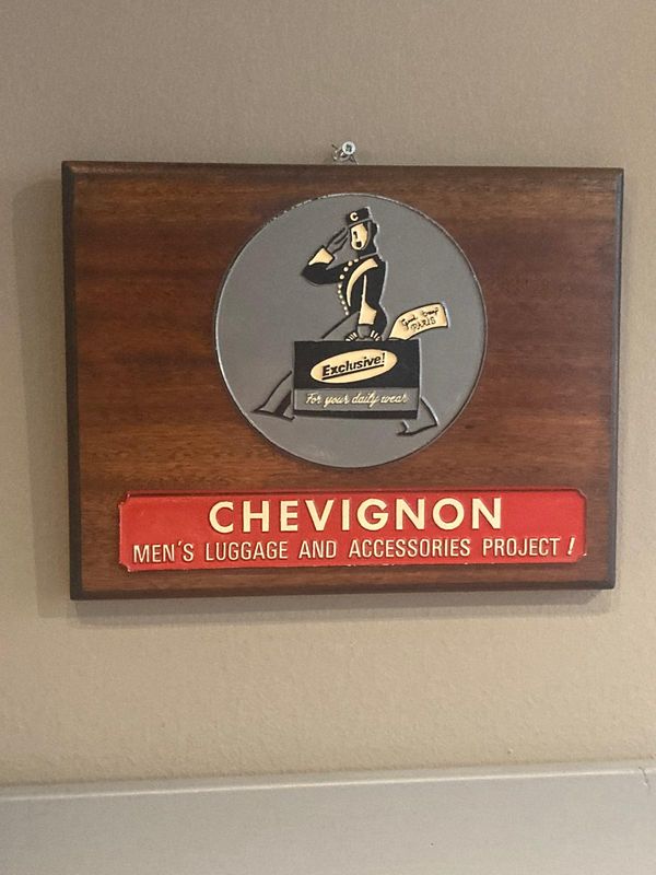 HOLZ METALL DISPLAY CHEVIGNON PARIS