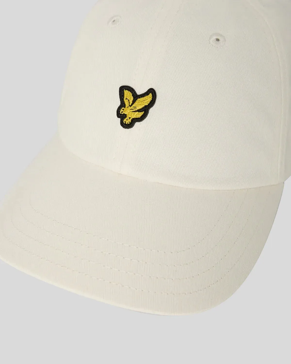 a BEIGE BASEBALL CAP LYLE &amp; SCOTT