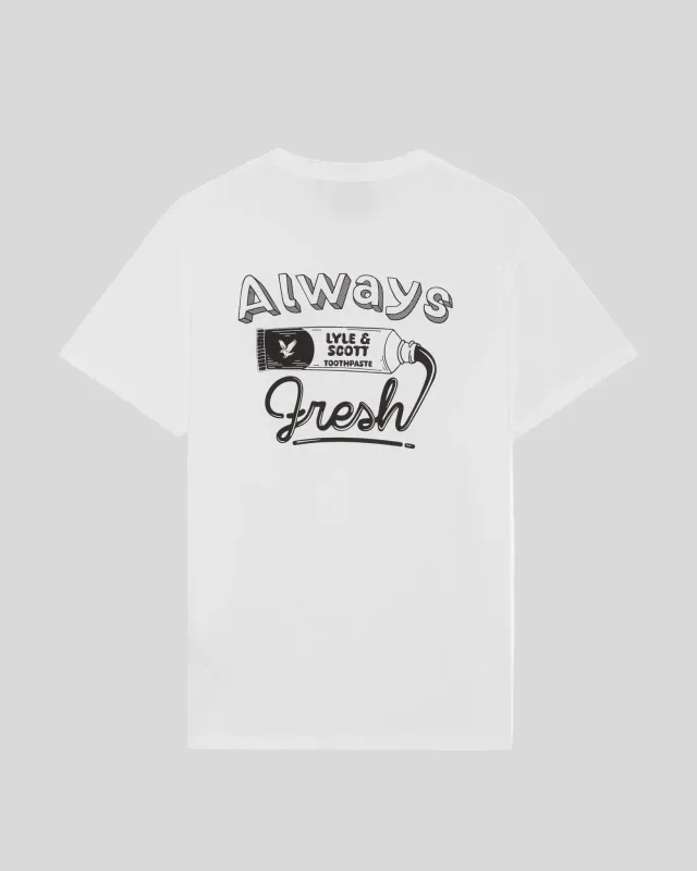 a BACK PRINT GRAPHIC T-SHIRT WHITE LYLE &amp; SCOTT