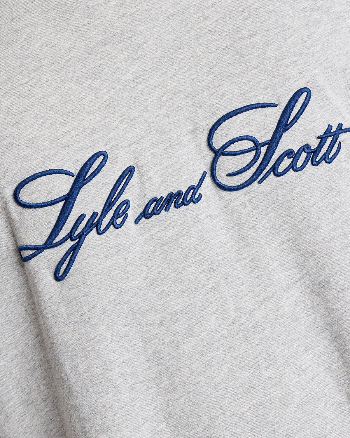 a SCRIPT LOGO CREW NECK T-SHIRT GREY LYLE &amp; SCOTT