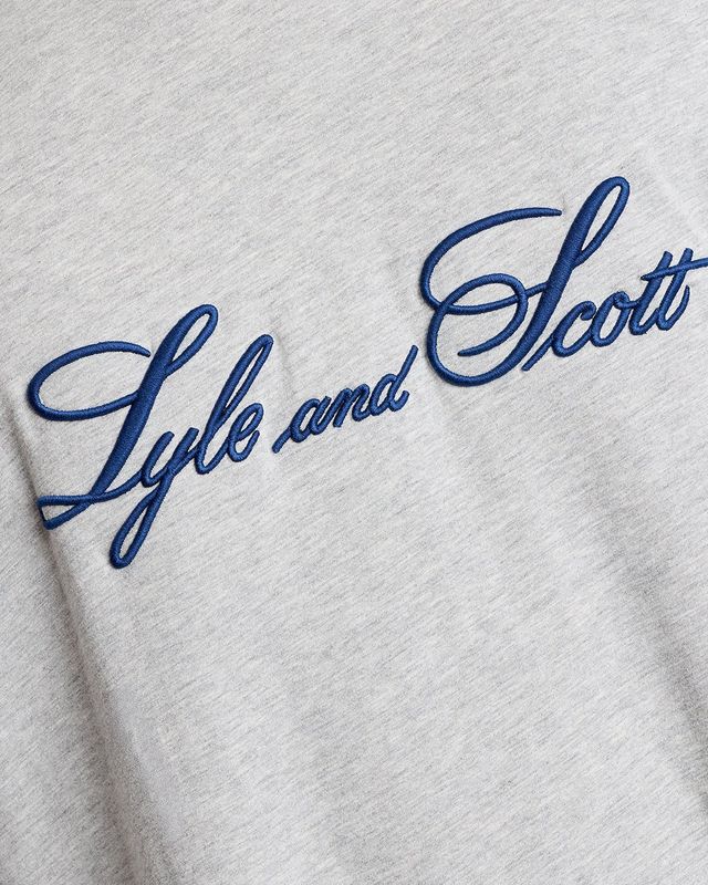 a SCRIPT LOGO CREW NECK T-SHIRT GREY LYLE &amp; SCOTT