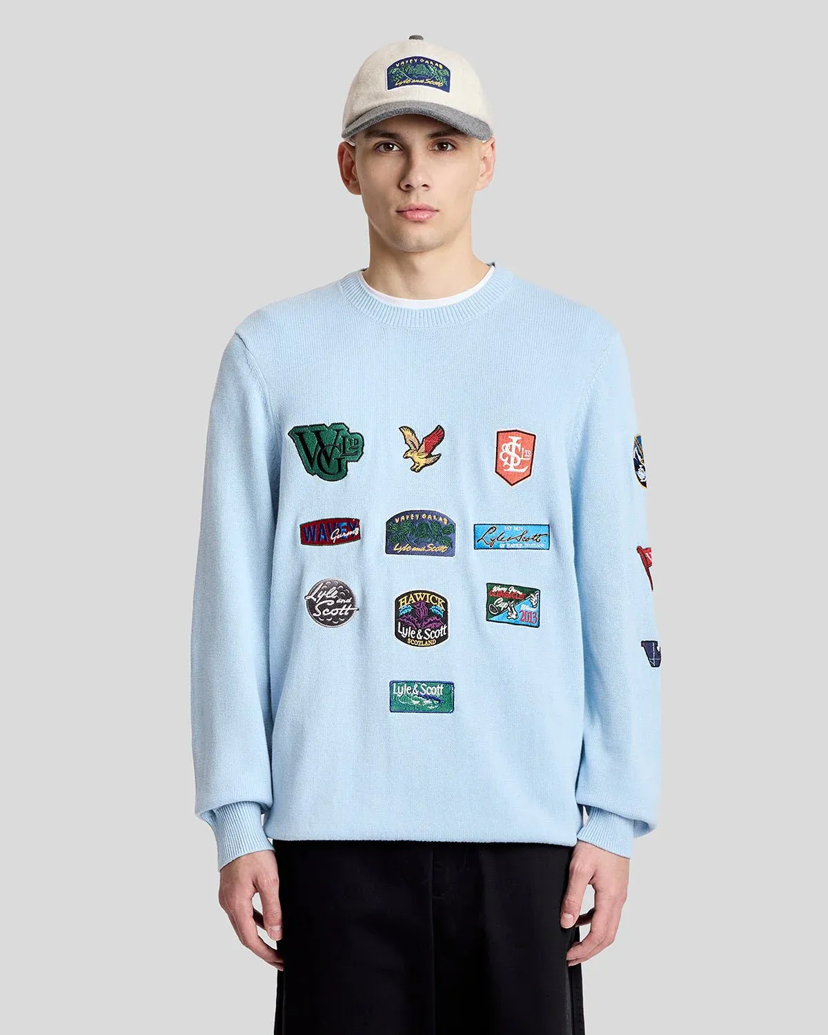 a BESTICKTER PULLOVER AUS BAUMWOLLE LIGHT BLUE  LYLE &amp; SCOTT