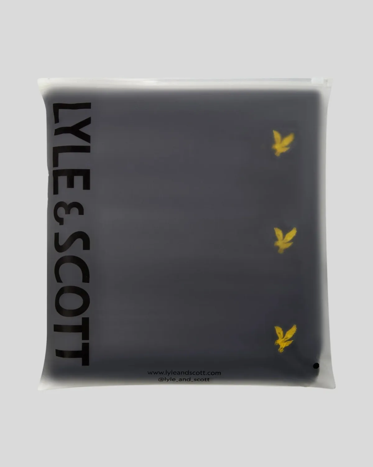 a CREW NECK T-SHIRT 3-er PACK BLACK LYLE &amp; SCOTT