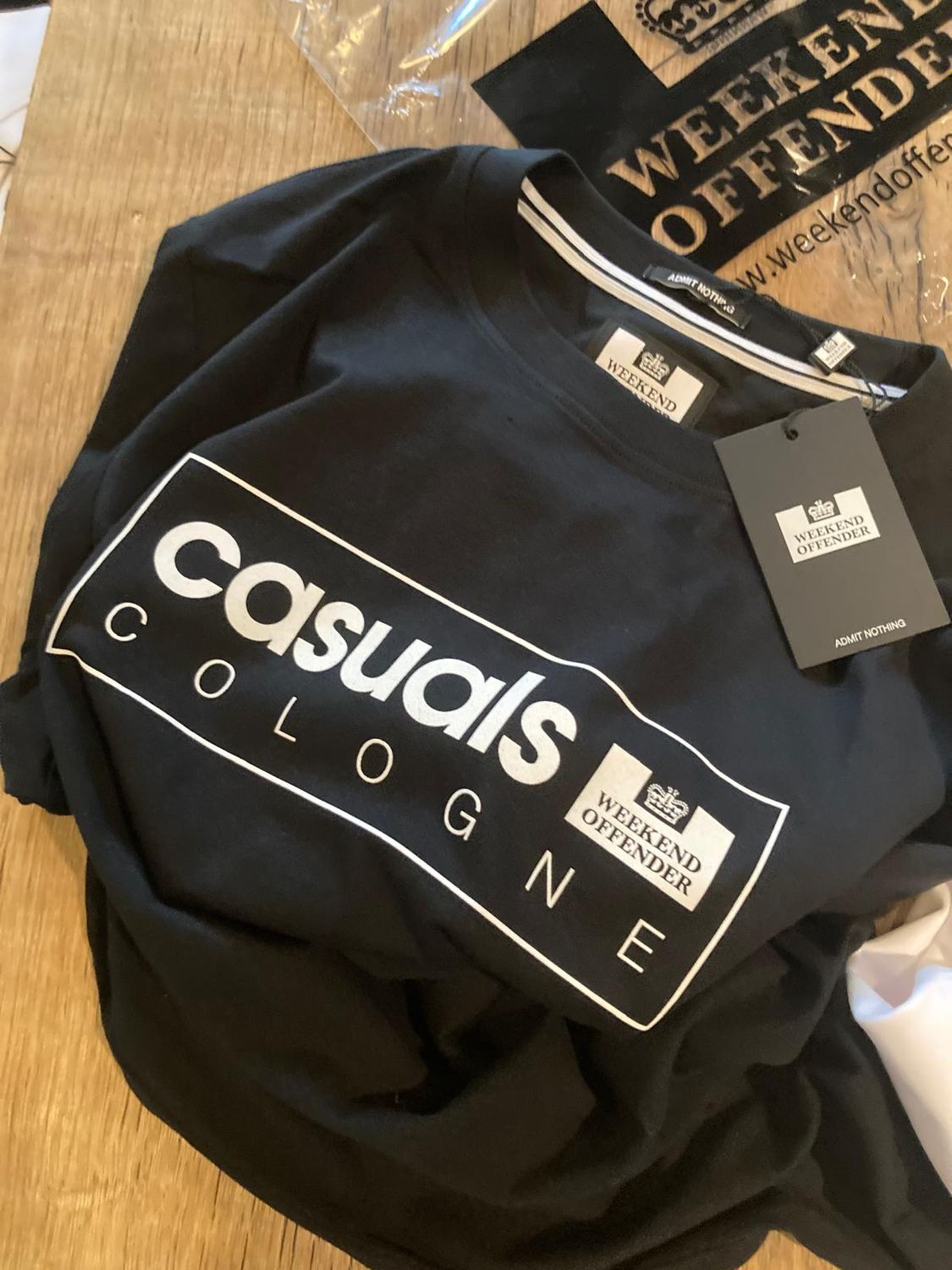 CASUALS T-SHIRT UNITED SALES X Weekend Offender