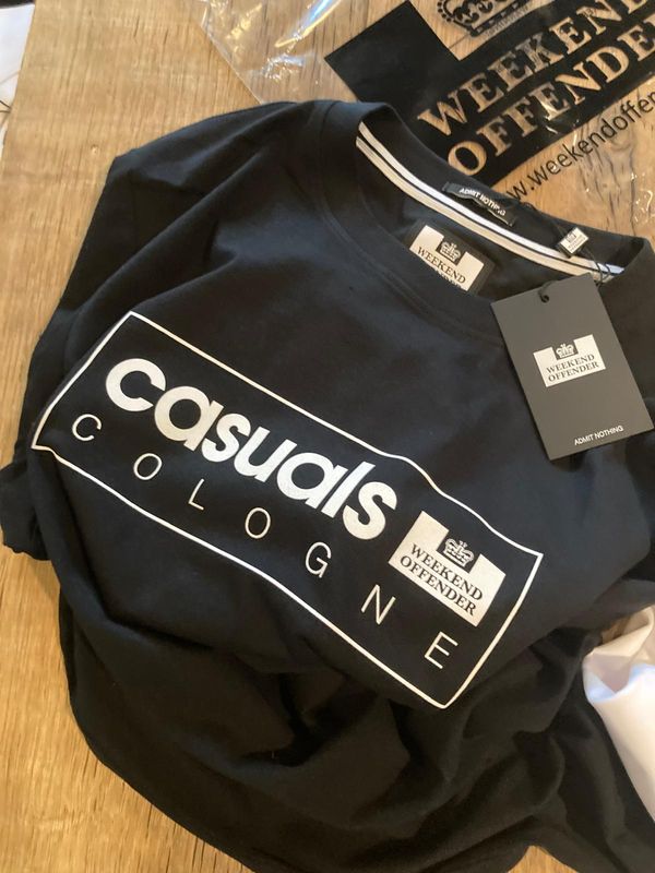 CASUALS T-SHIRT UNITED SALES X Weekend Offender