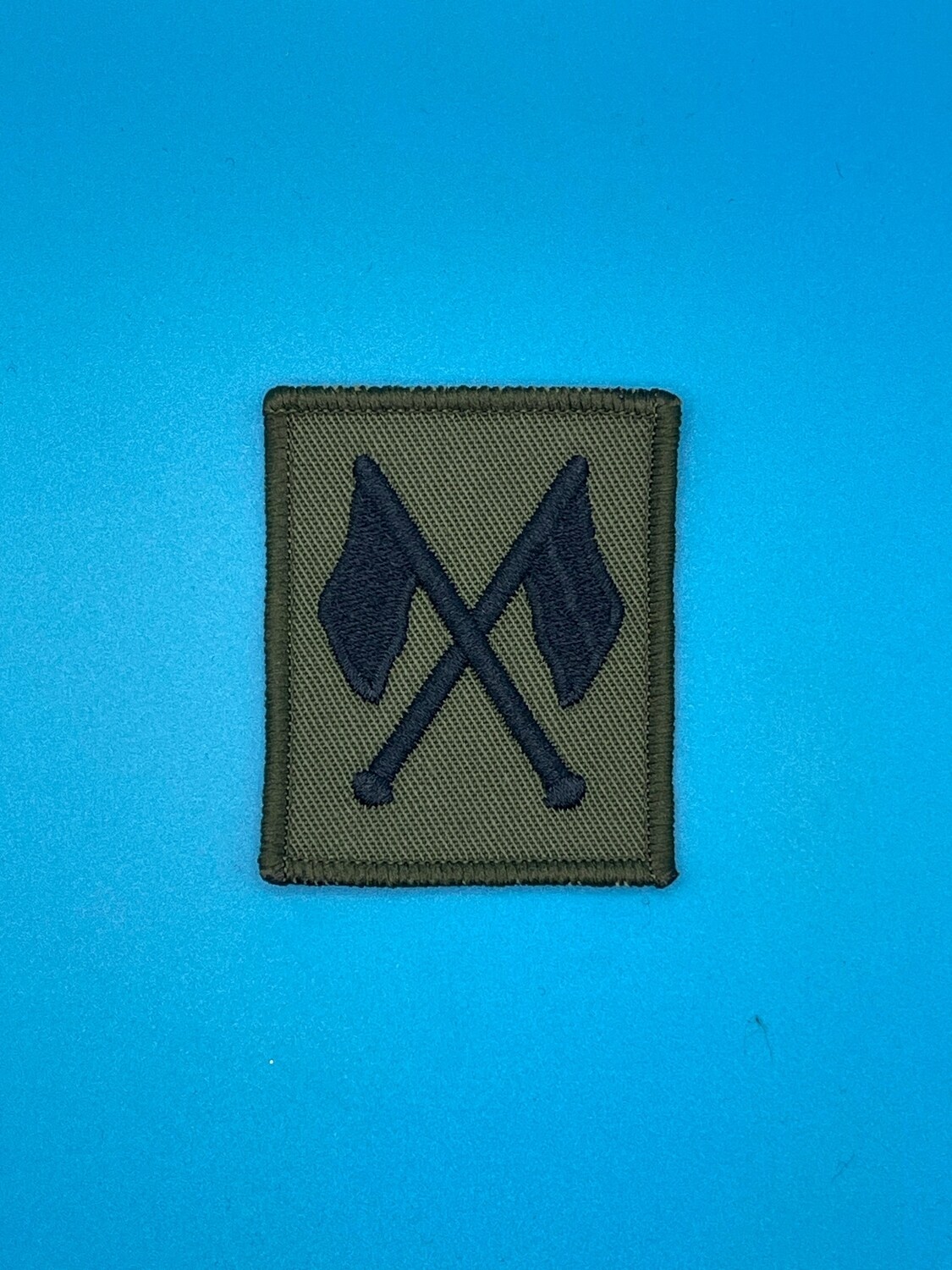 Army Signals Crossed Flags Badge - Olive Green OG