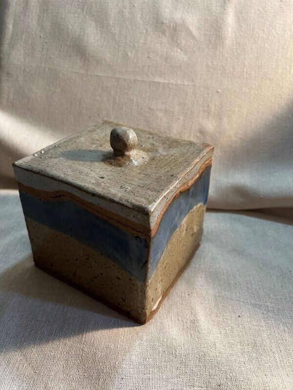 Ceramic Stoneware Box with fitted Lid.