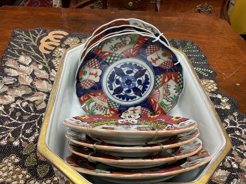 Set of Four English Chinoiserie Plates