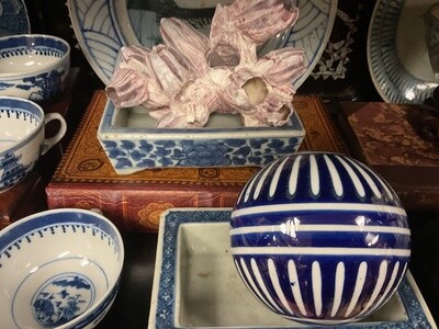 Chinese Blue and White Foliate Pattern Bulb Tray