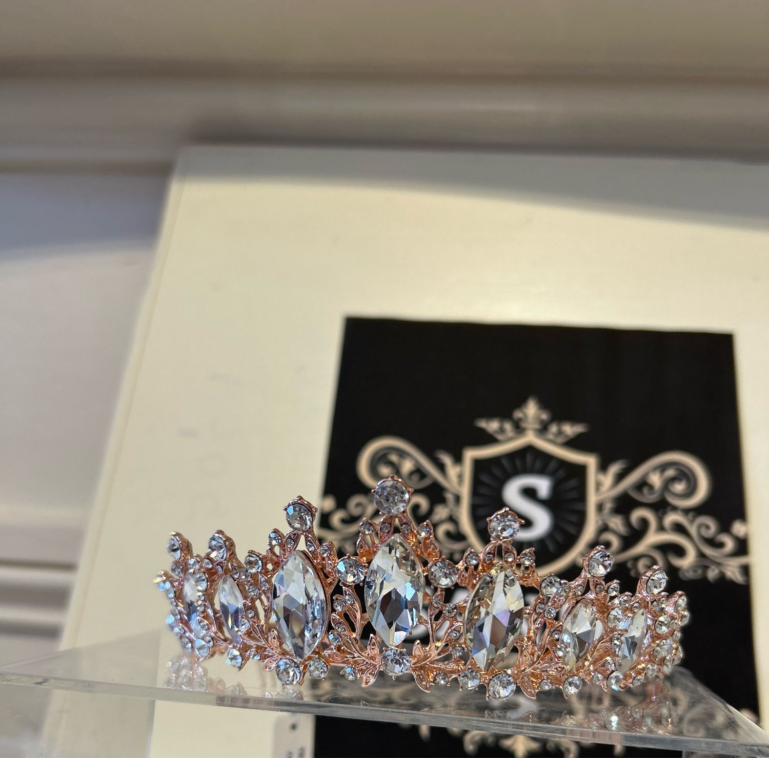 Crown gold rose 