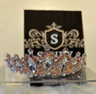 Crown gold rose 