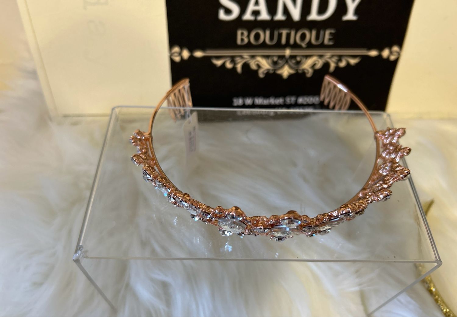 Crown gold rose 