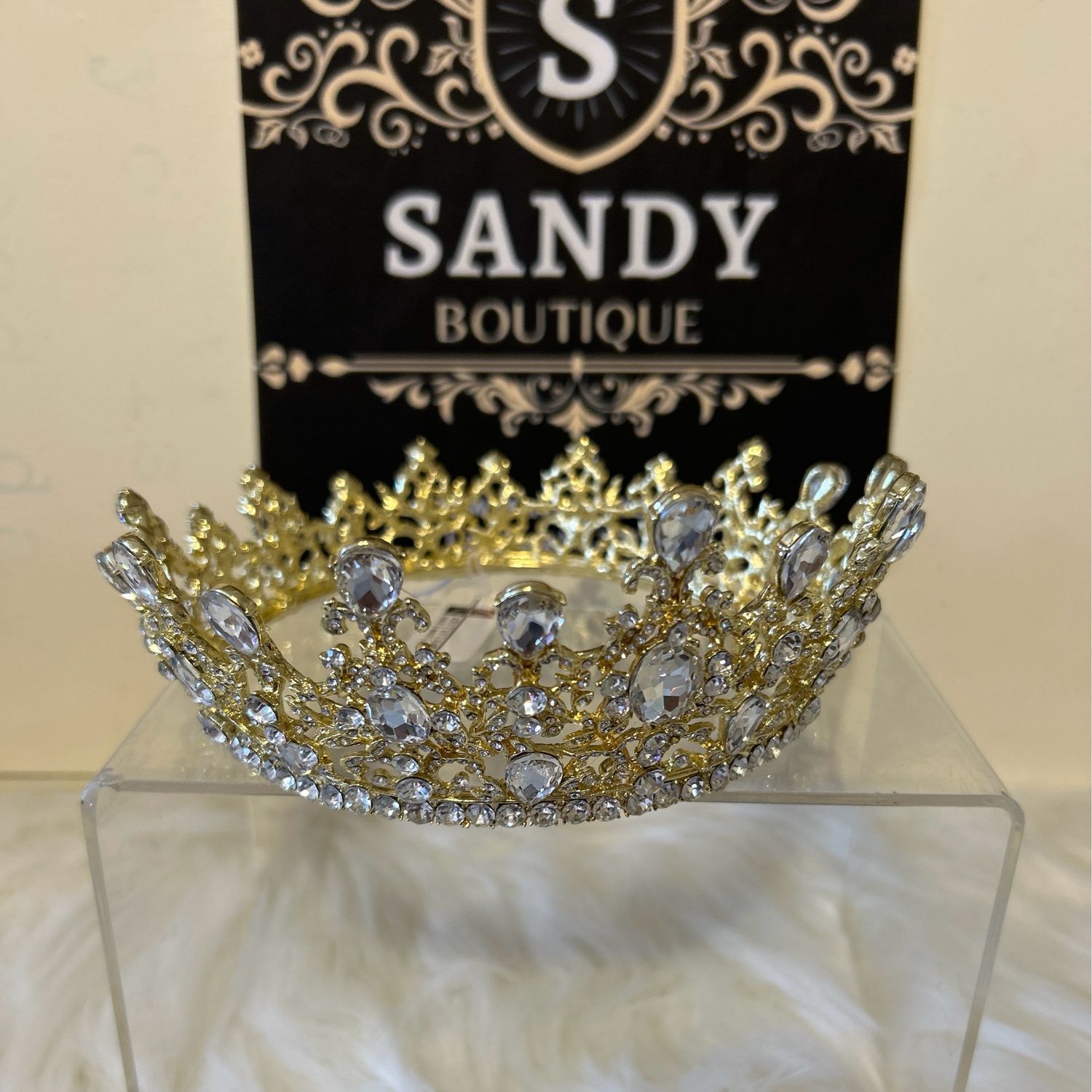 Round crown gold 