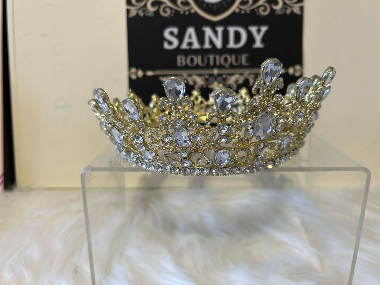 Round crown gold 