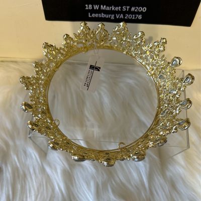 Round crown gold