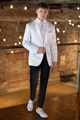 WHITE/SILVER PAISLEY ARIES TUXEDO MARK OF DISTINCTION | STYLE 172