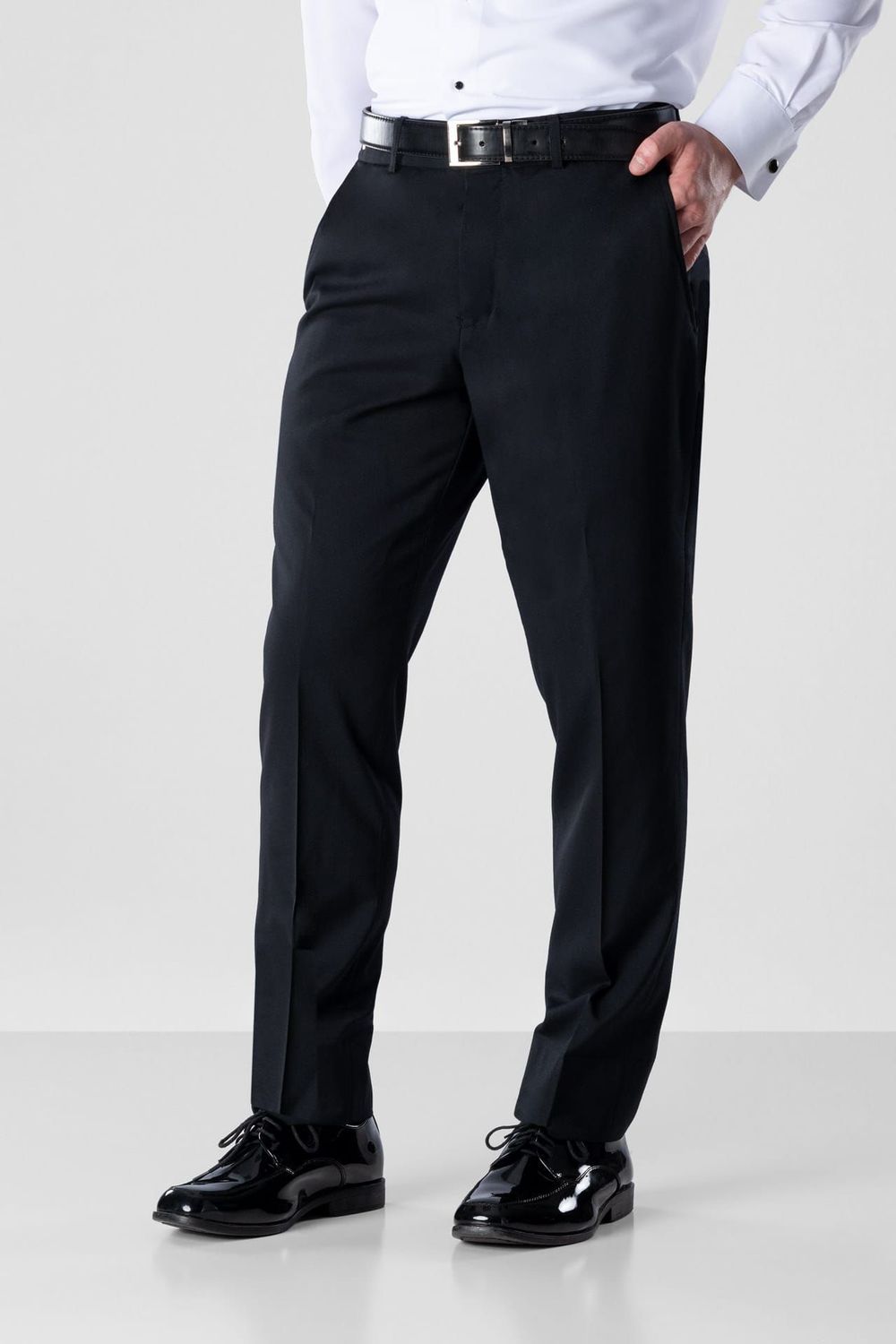 WHITE/SILVER PAISLEY ARIES TUXEDO MARK OF DISTINCTION | STYLE 172
