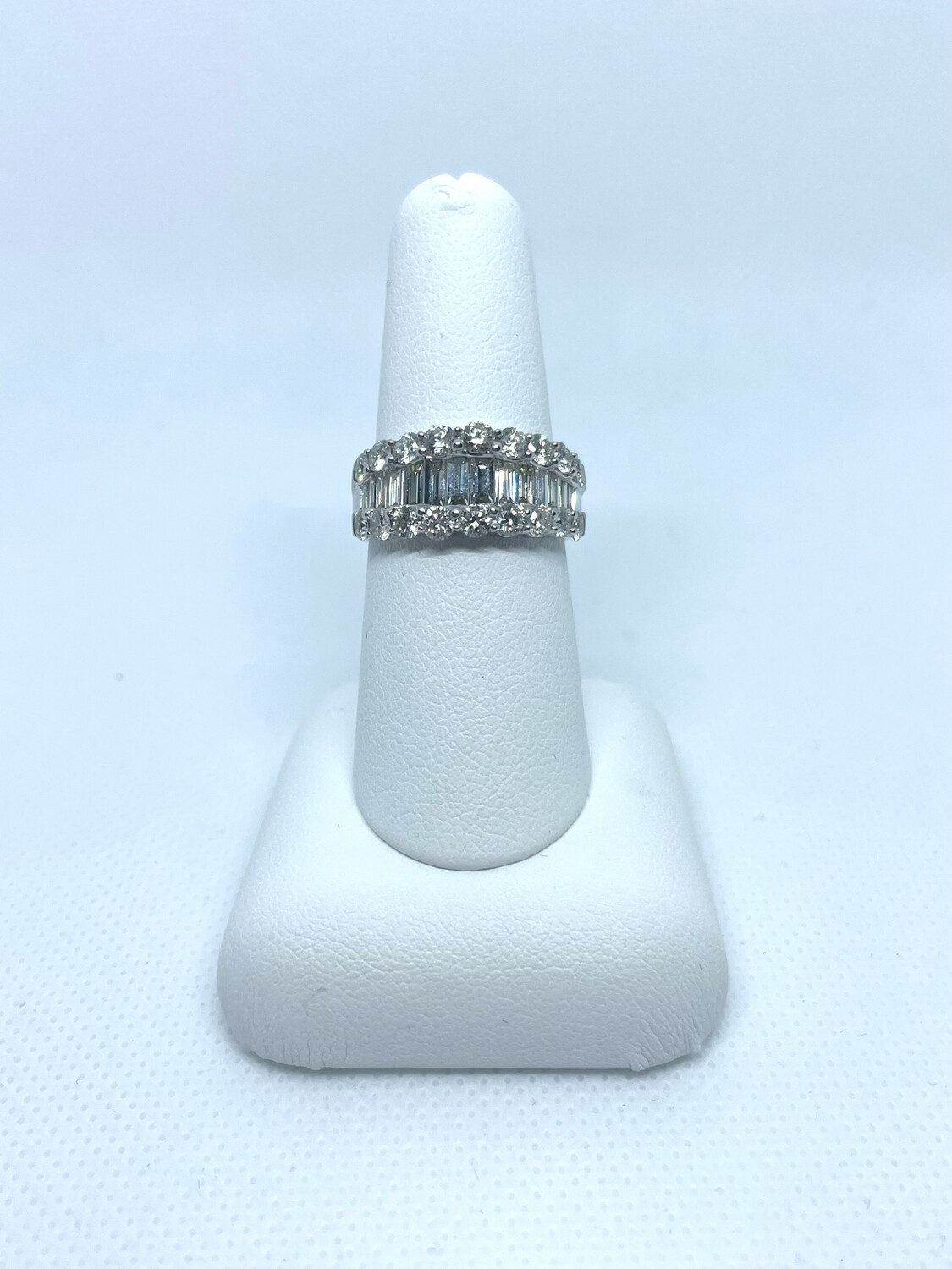 14k W Bag Cnt Ring B:1.13/ D:1.6