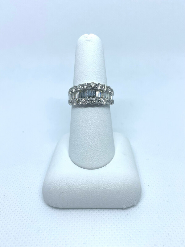 14k W Bag Cnt Ring B:1.13/ D:1.6